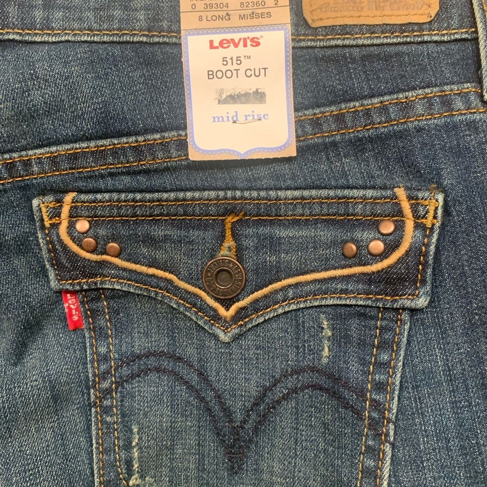 NWT: Levi’s 515 Bootleg mid-rise jeans Size 8 Long